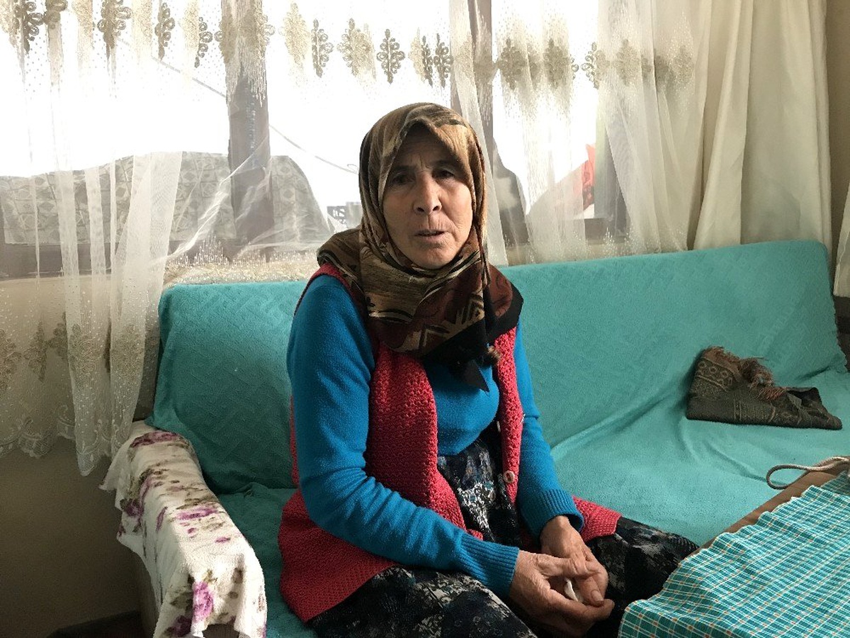 Bolu\'da, yaşlı babaanne 10 yıldır torunlarına bakıyor