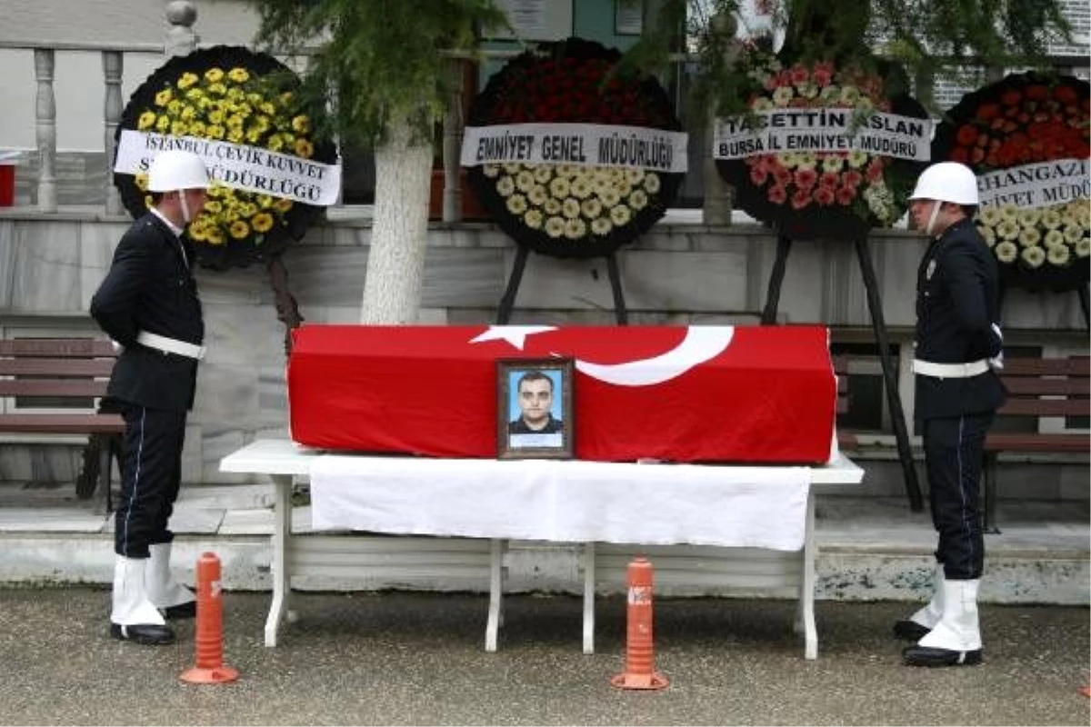 Bursalı polis memuru, İstanbul\'da evinde ölü bulundu (2)
