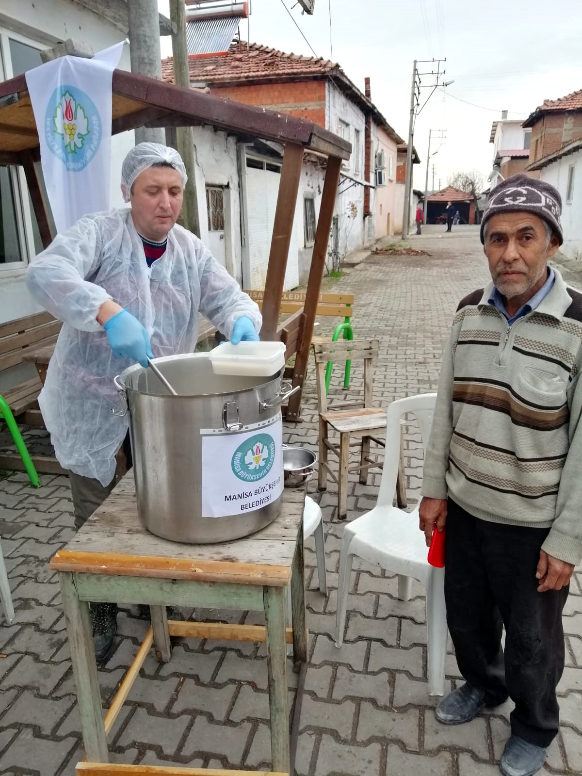 Büyükşehir Depremzedelerin yanında