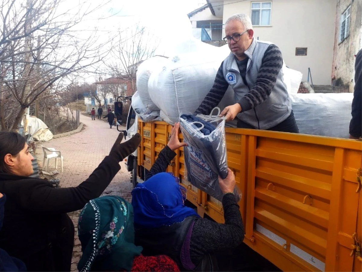 Büyükşehir\'in depremzedelere desteği sürüyor