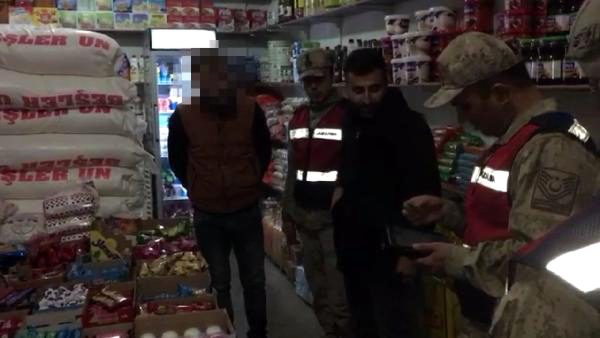 Cezaevi firarisi alışveriş yaparken yakalandı