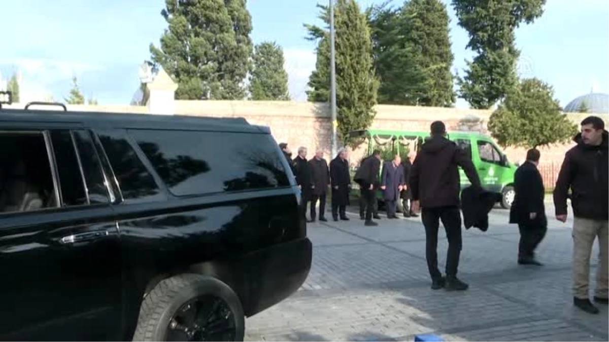 Cumhurbaşkanı Erdoğan, emekli İstanbul Vaizi Ahmet Vanlıoğlu\'nun cenaze namazına katıldı (1)
