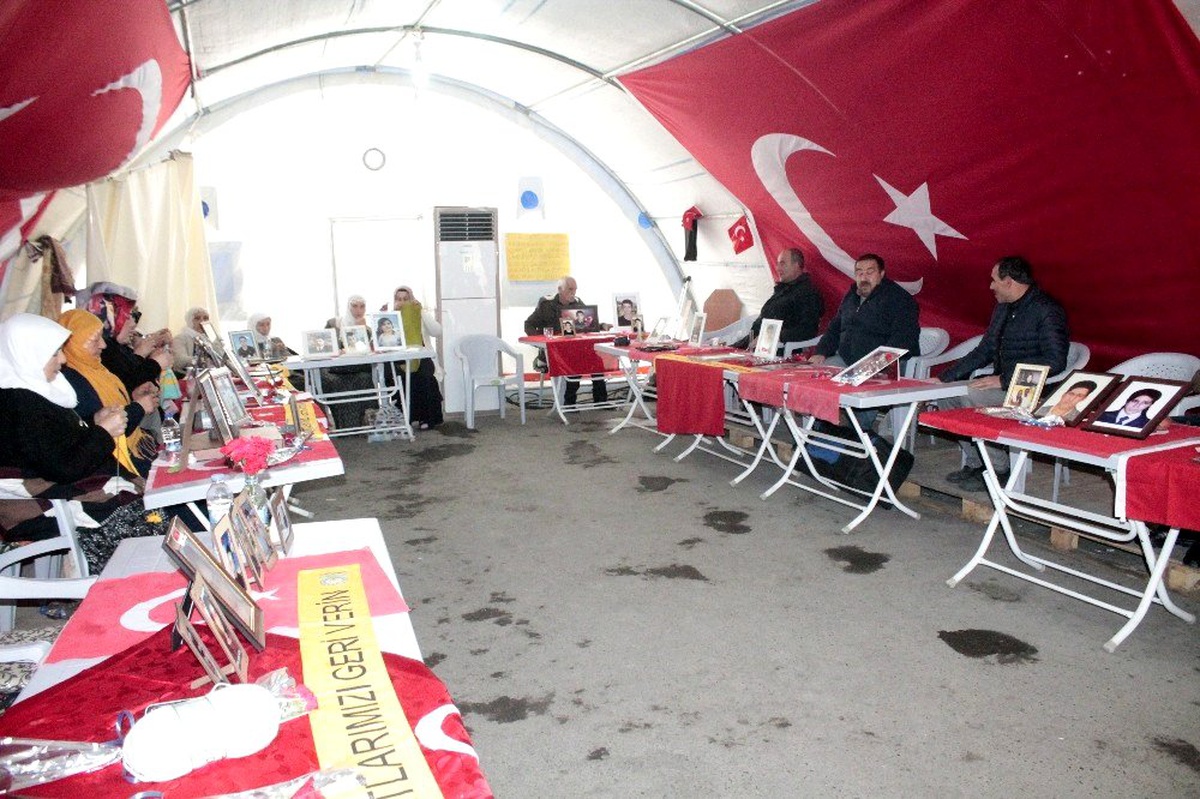 Deprem bölgesini ziyaret eden evlat nöbetindeki aileler izlenimlerini anlattı