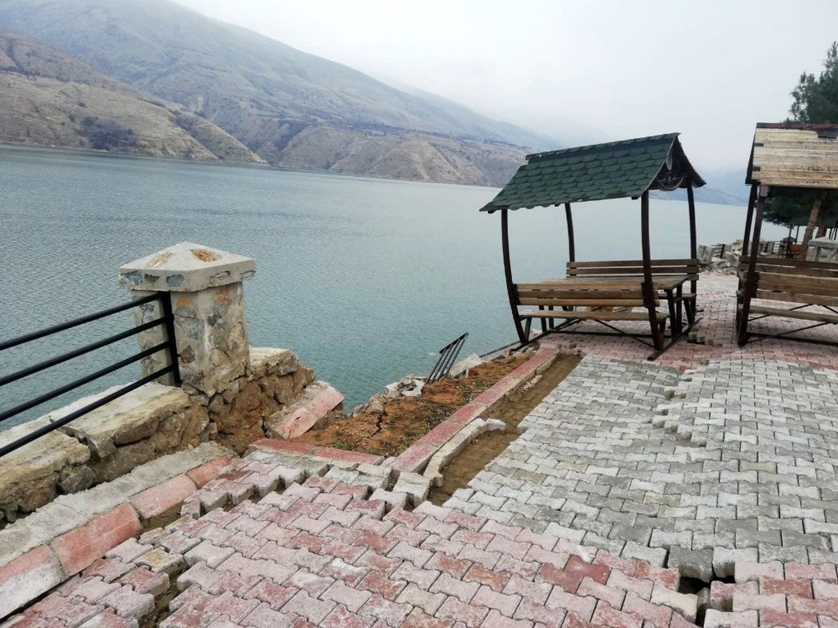 Deprem feribot iskelesini yıktı