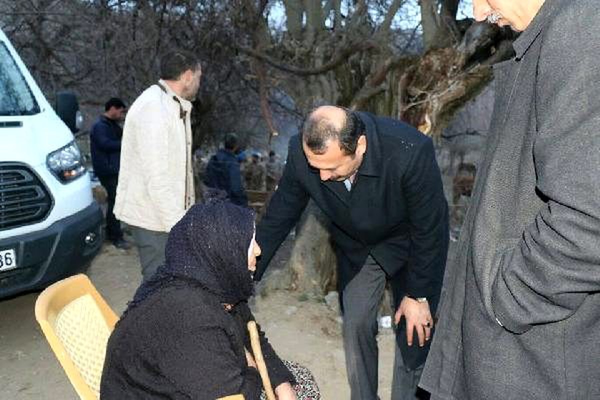 Depremin vurduğu köye hayvan desteği