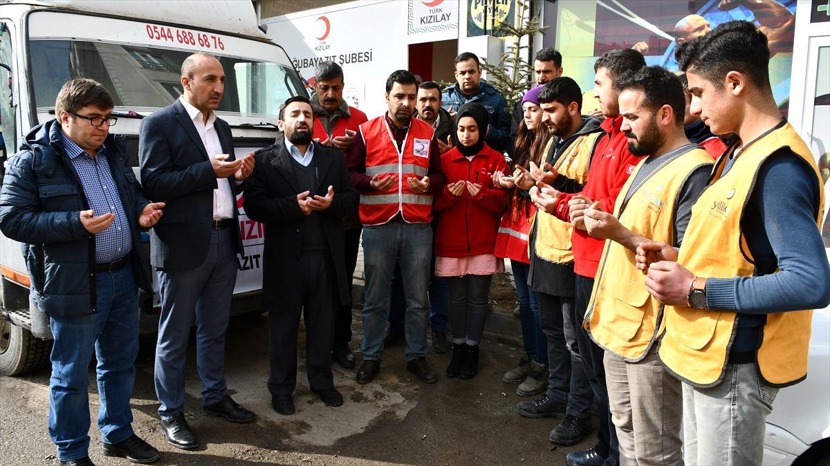 Doğubayazıt\'tan Elazığ\'daki depremzedelere yardım