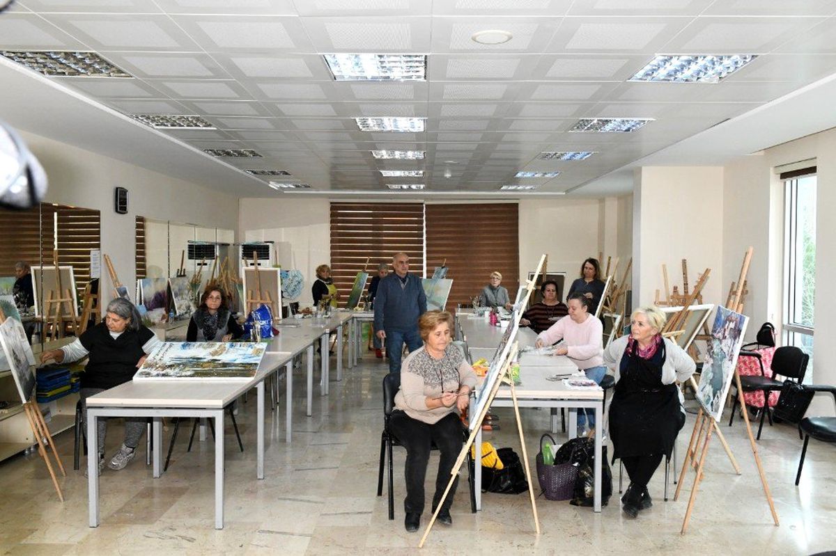 Geleceğin ressamları Esenyurt\'ta yetişiyor