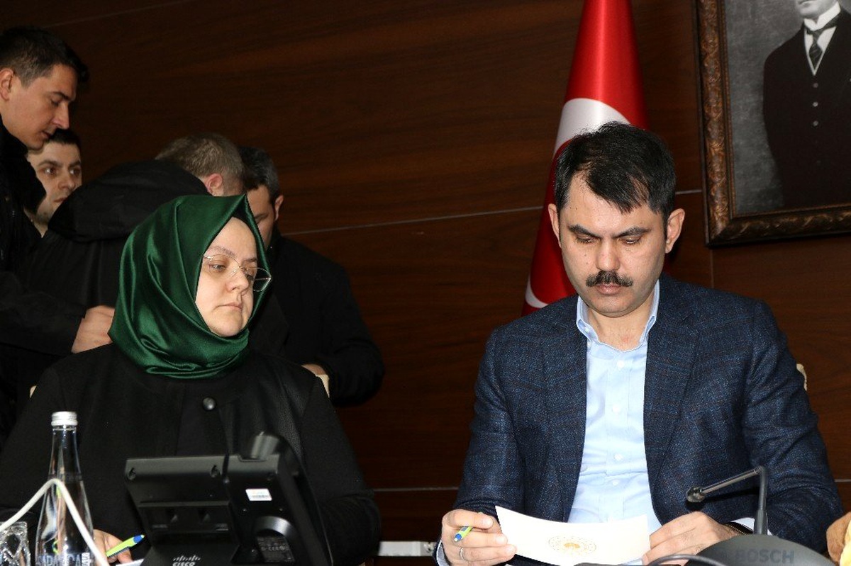 İçişleri Bakanı Süleyman Soylu: "Elazığ ve Malatya\'da 23 bin 286 çadır, 52 bin 658 battaniye, 19...