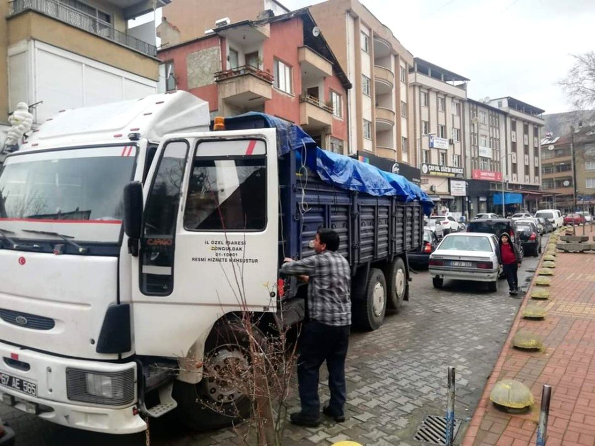 "İdlib İçin Yolun İyilik Olsun" yardım kamyonları Çaycuma\'dan yola çıktı