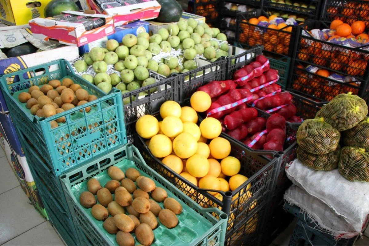 İstanbul\'a gelen meyve azaldı, sebze arttı