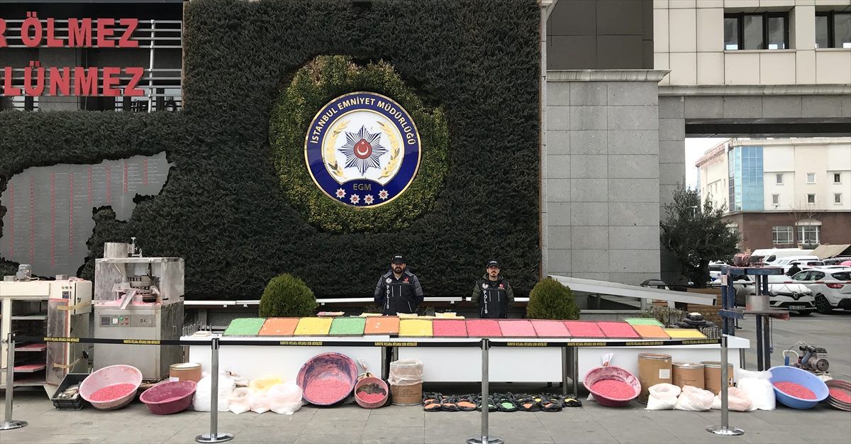 İstanbul\'da düzenlenen operasyonda 821 bin ecstasy hap ele geçirildi