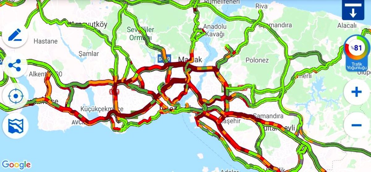 İstanbul\'da sağanak yağış hayatı olumsuz etkiliyor
