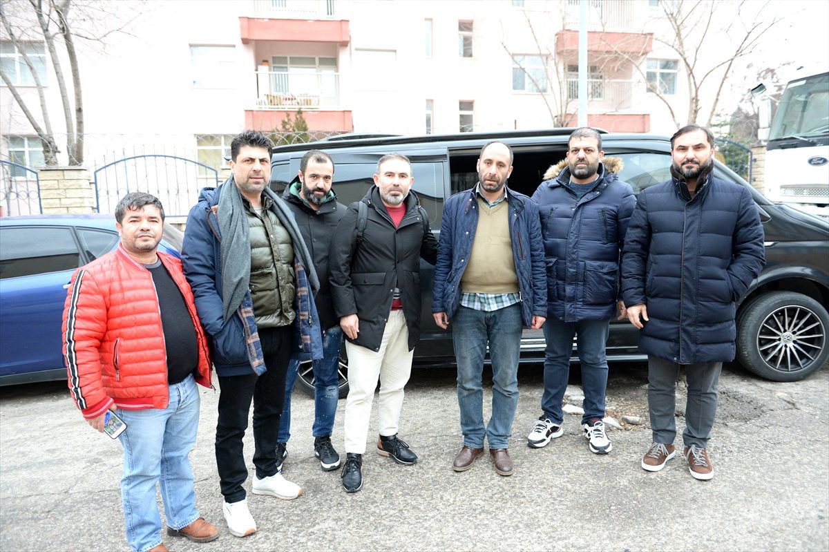 İstanbul\'daki bir grup iş insanından depremzedelere ziyaret ve yardım