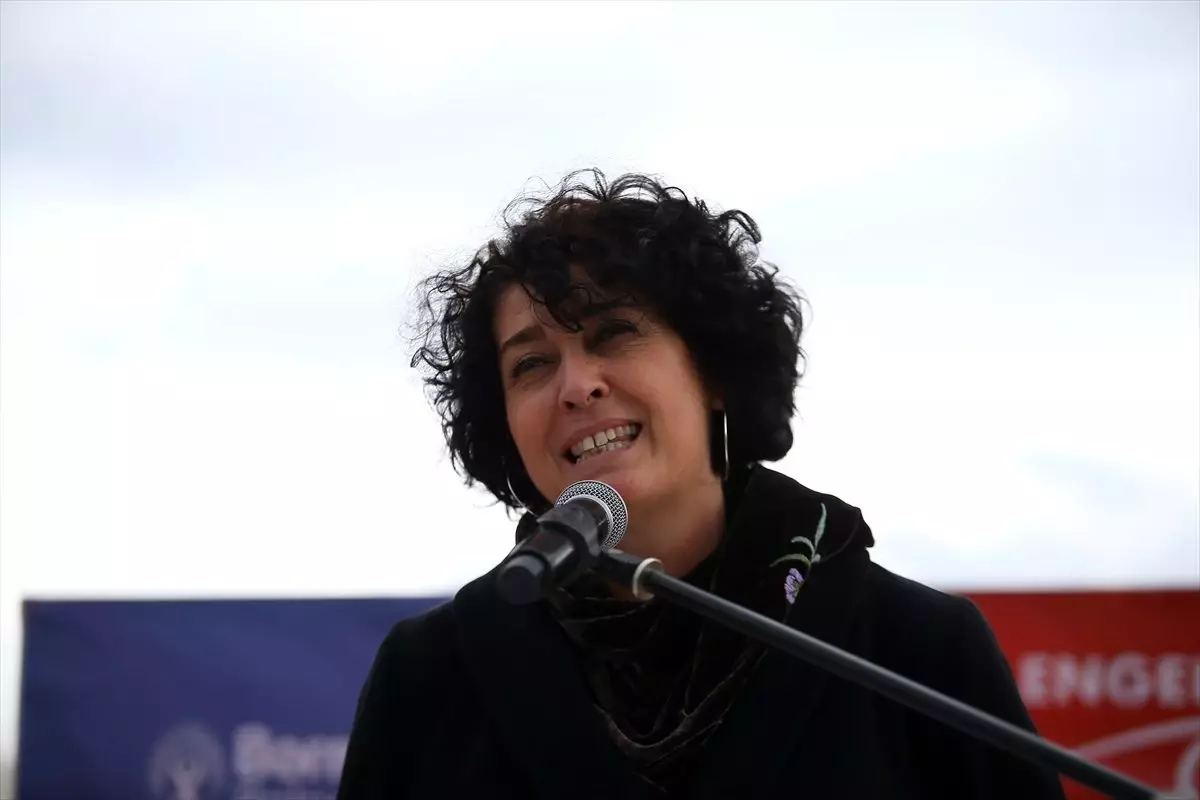İzmir\'deki Yeşilova Höyüğü\'ne "kırmızı bayrak" verildi