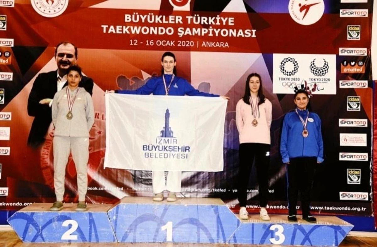 KAEÜ\'si öğrencileri, Taekwondo Şampiyonasından Madalyalarla Döndü