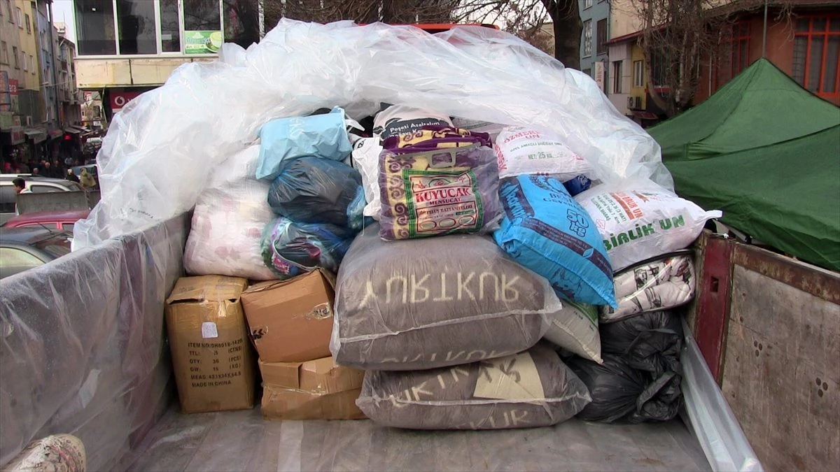 Kahramanmaraş\'ta depremzedelere yardım kampanyasına vatandaşlar da destek veriyor