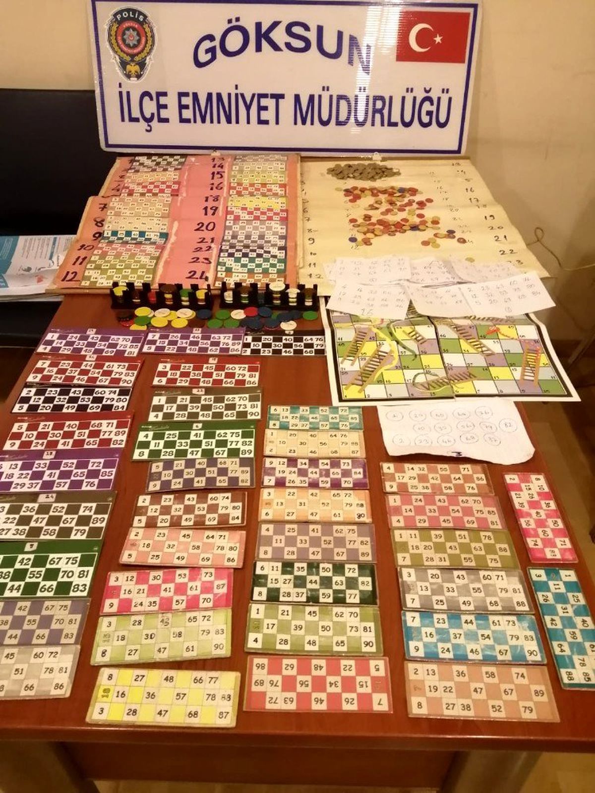 Kahvecinin kumar oyununu polis bozdu