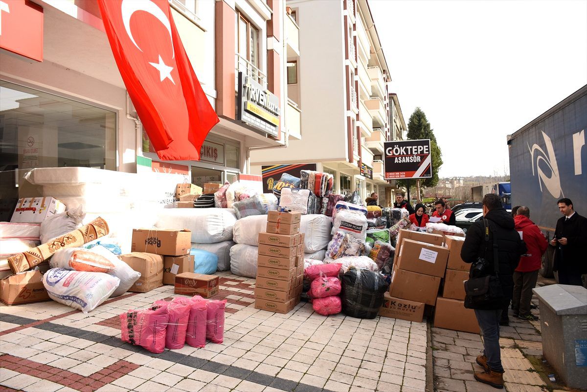Karabük ve Bartın\'dan deprem bölgesine iki yardım tırı gönderildi