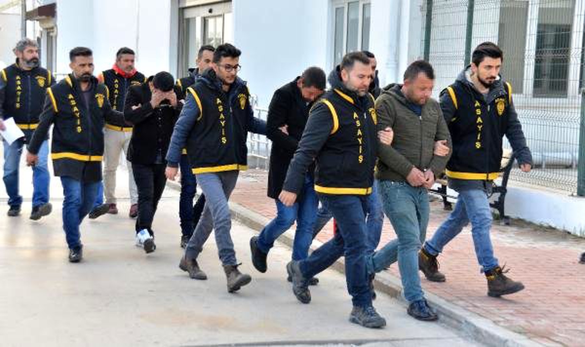 Karşılıksız çekle aldıkları araçları parçalayıp sattılar