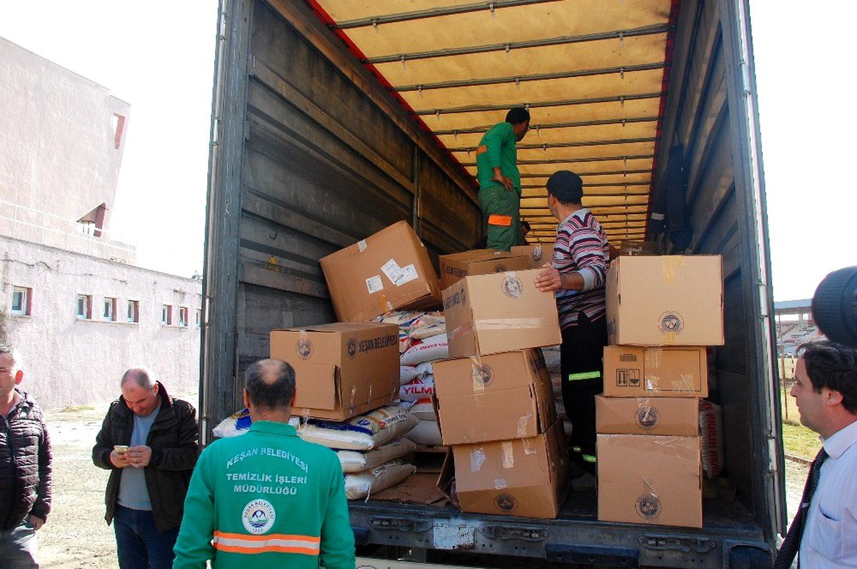 Keşanlıların deprem bölgesine yardımları yola çıktı