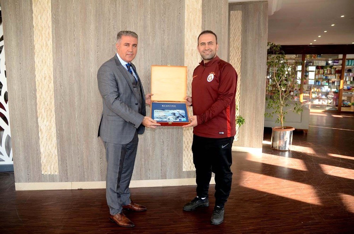 Kuşadası Belediyesi\'nden Galatasaray kampına ziyaret