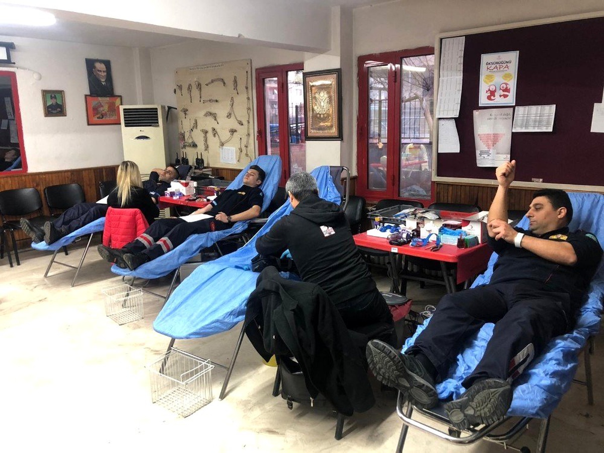 Manisa itfaiyesinden kan bağışına destek