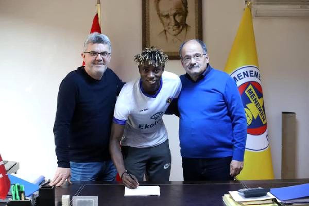 Menemenspor\'dan imza şov