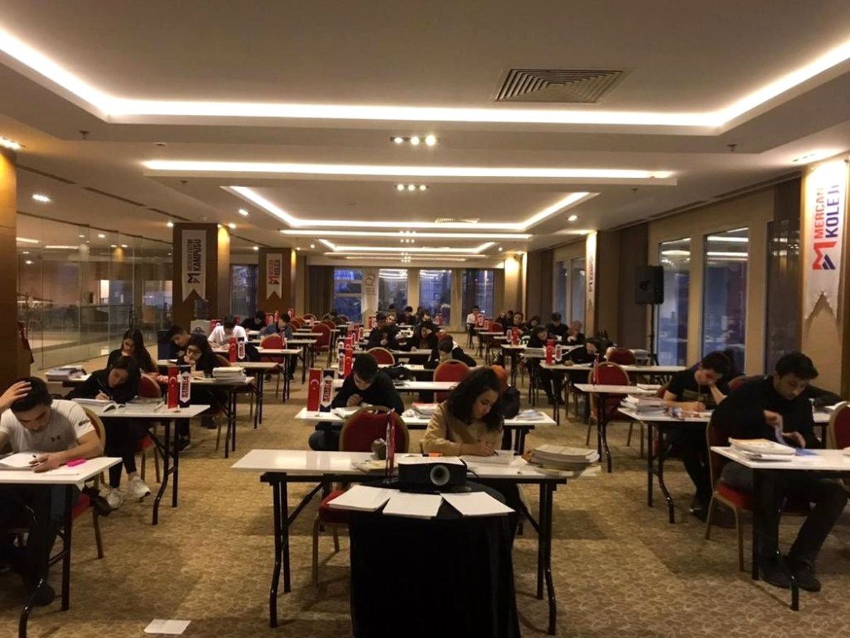 Öğrencilere 5 yıldızlı otelde kamp