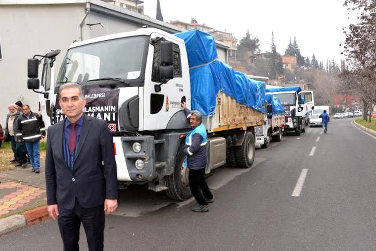 Onikişubat Belediyesi\'nden depremzedelere 6 kamyon yardım