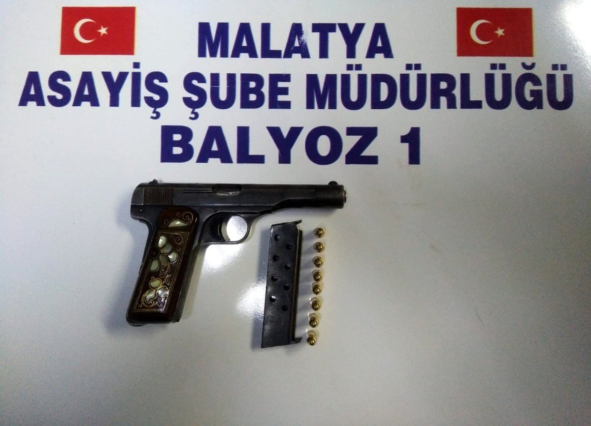 Otomobilden hırsızlık yapan zanlılar tutuklandı