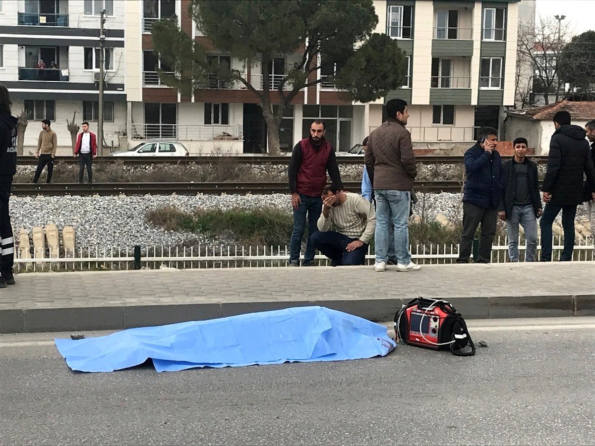 Otomobilin çarptığı 14 yaşındaki çocuk hayatını kaybetti