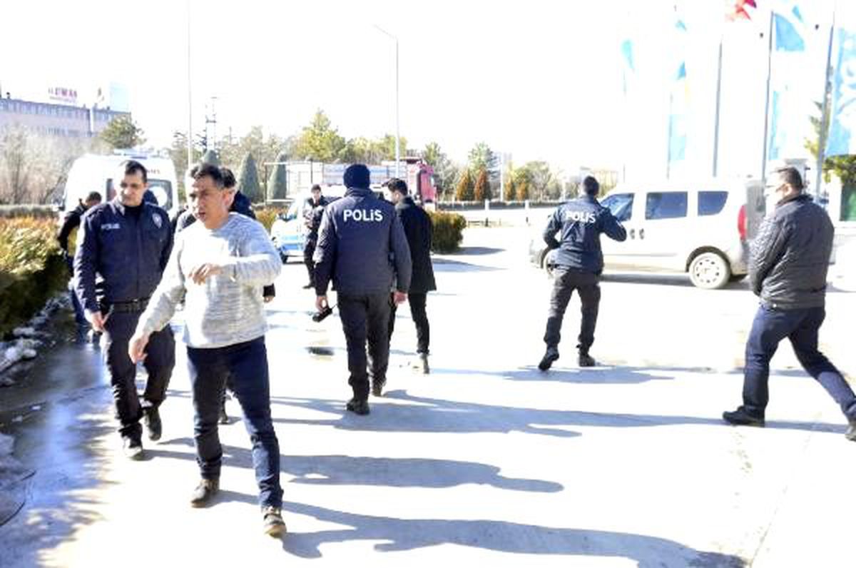 Otomobilini yıkayan sürücüye silahlı saldırı