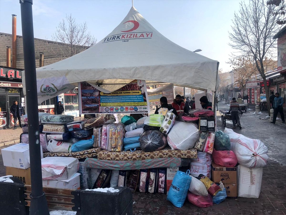 Patnos\'ta, Elazığ ve Malatya\'daki depremzedeler için yardım kampanyası
