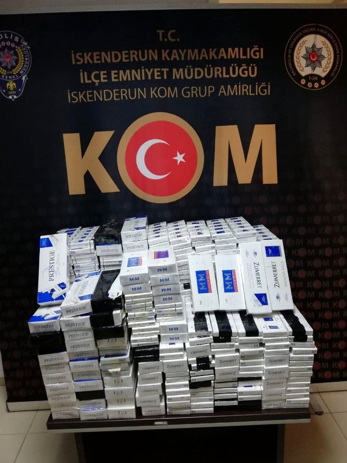 Polisten kaçan araçtan 2 bin 730 paket kaçak sigara çıktı