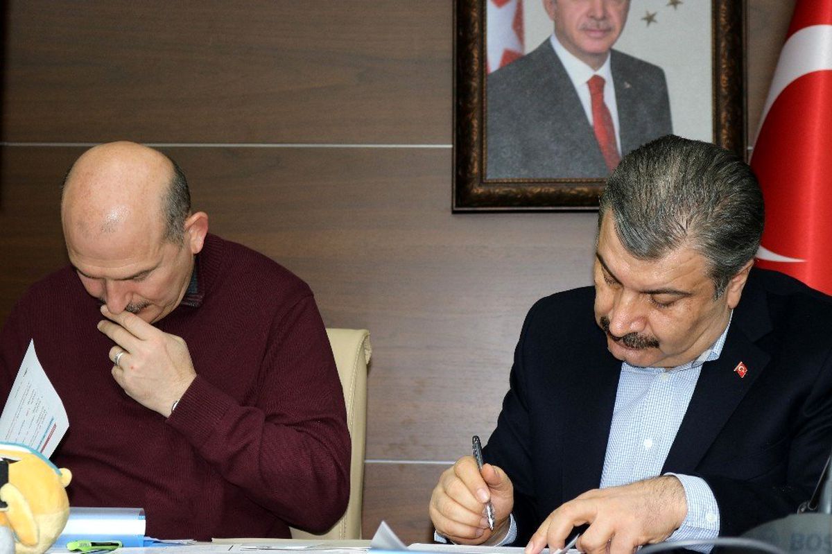 Sağlık Bakanı Koca: "Şu anda hastanelerde tedavi gören 7\'si yoğun bakım 64 yaralı mevcut"