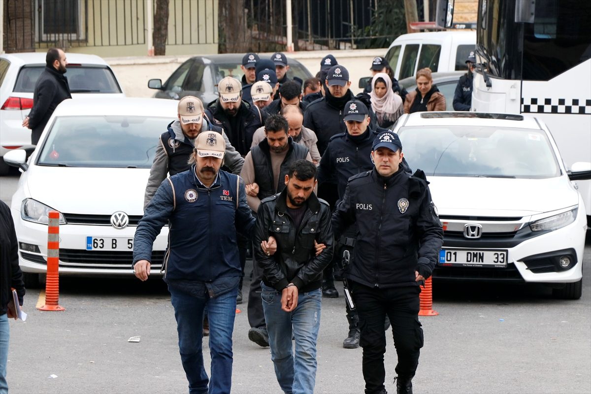 Şanlıurfa\'da otomobilde bulunan patlayıcıyla ilgili yakalanan 11 şüpheli adliyede