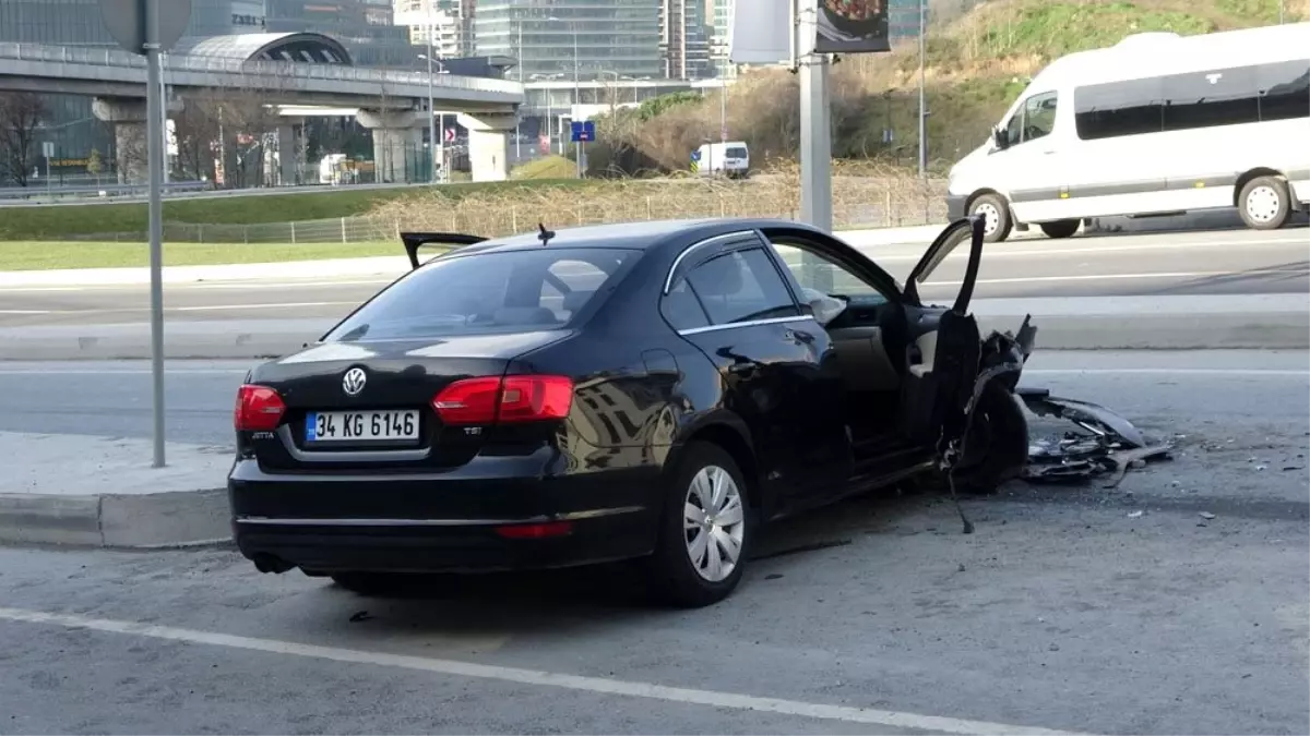 Sarıyer\'de kontrolden çıkan araç trafiği birbirine kattı