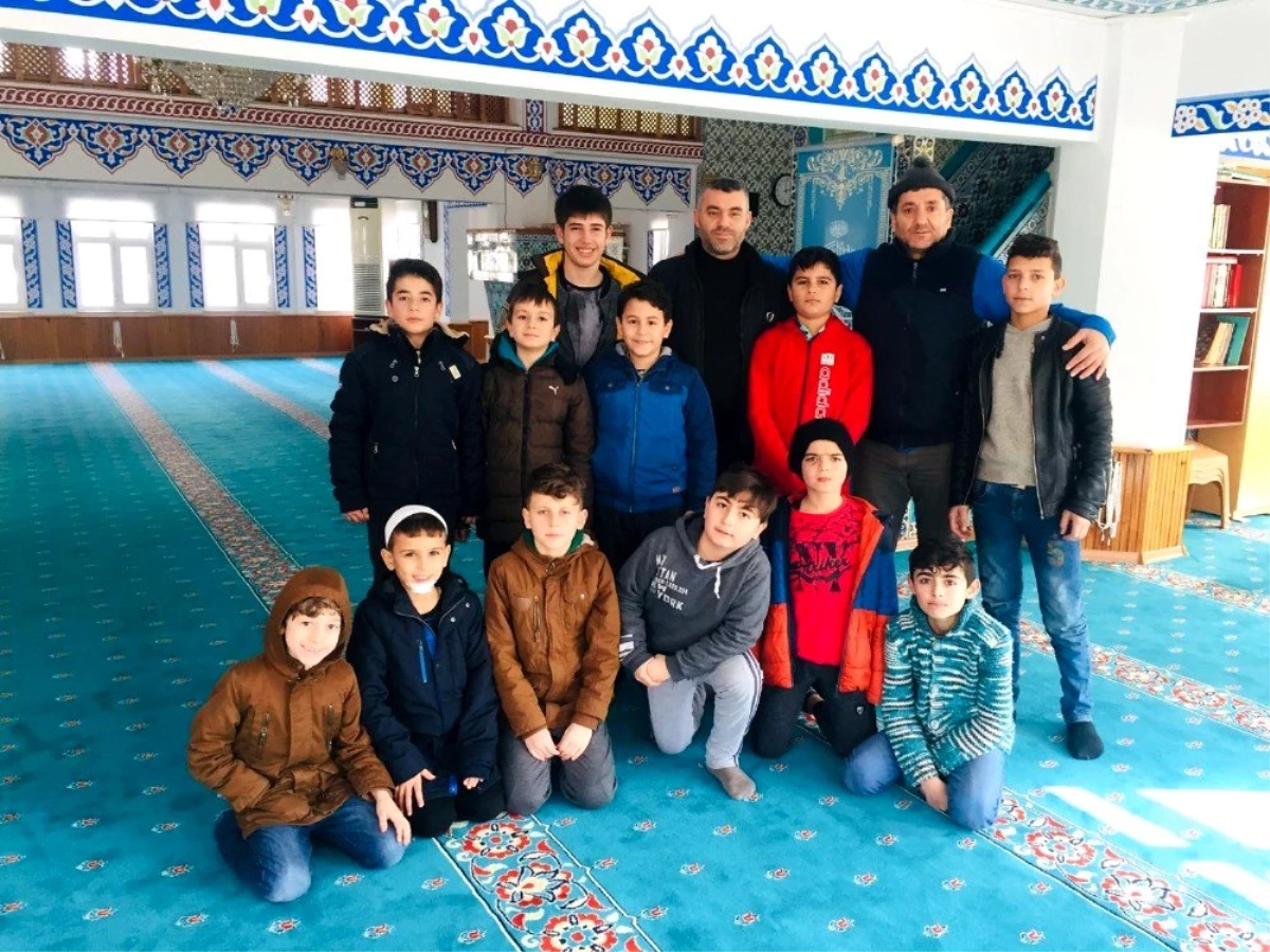 Şarköy\'de çocuklar camiye koşuyor