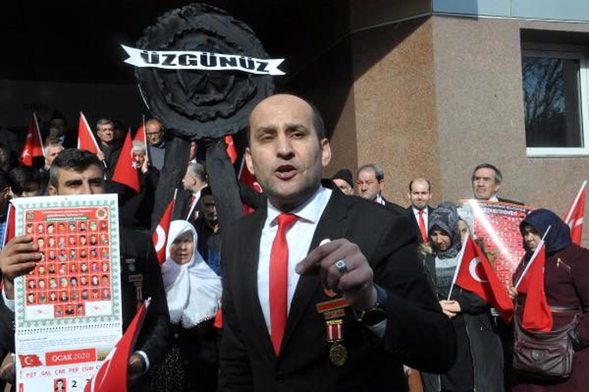 Şehit aileleri ve gazilerden siyah çelenkli takvim tepkisi