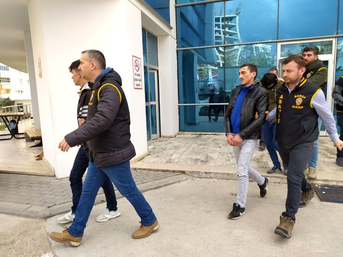 Sevgilisini hırsızlık ithamından kurtarmak için silahlı gasp yaptırdı