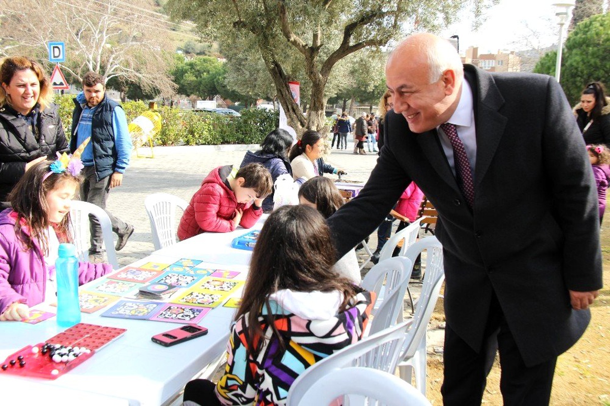 Söke\'de çocuklar zeka ve sokak oyunlarıyla eğlendi
