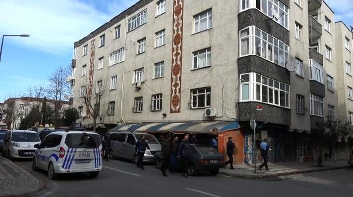 Sultangazi\'de mühürlenen binalara dönenler tahliye ediliyor