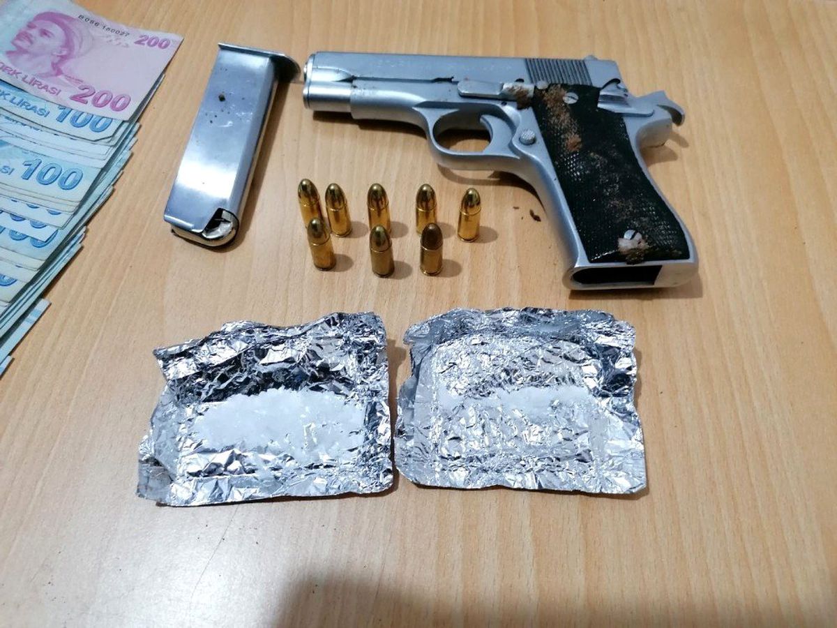 Şüpheli hareketler sergiledi, üzerinden uyuşturucu çıktı