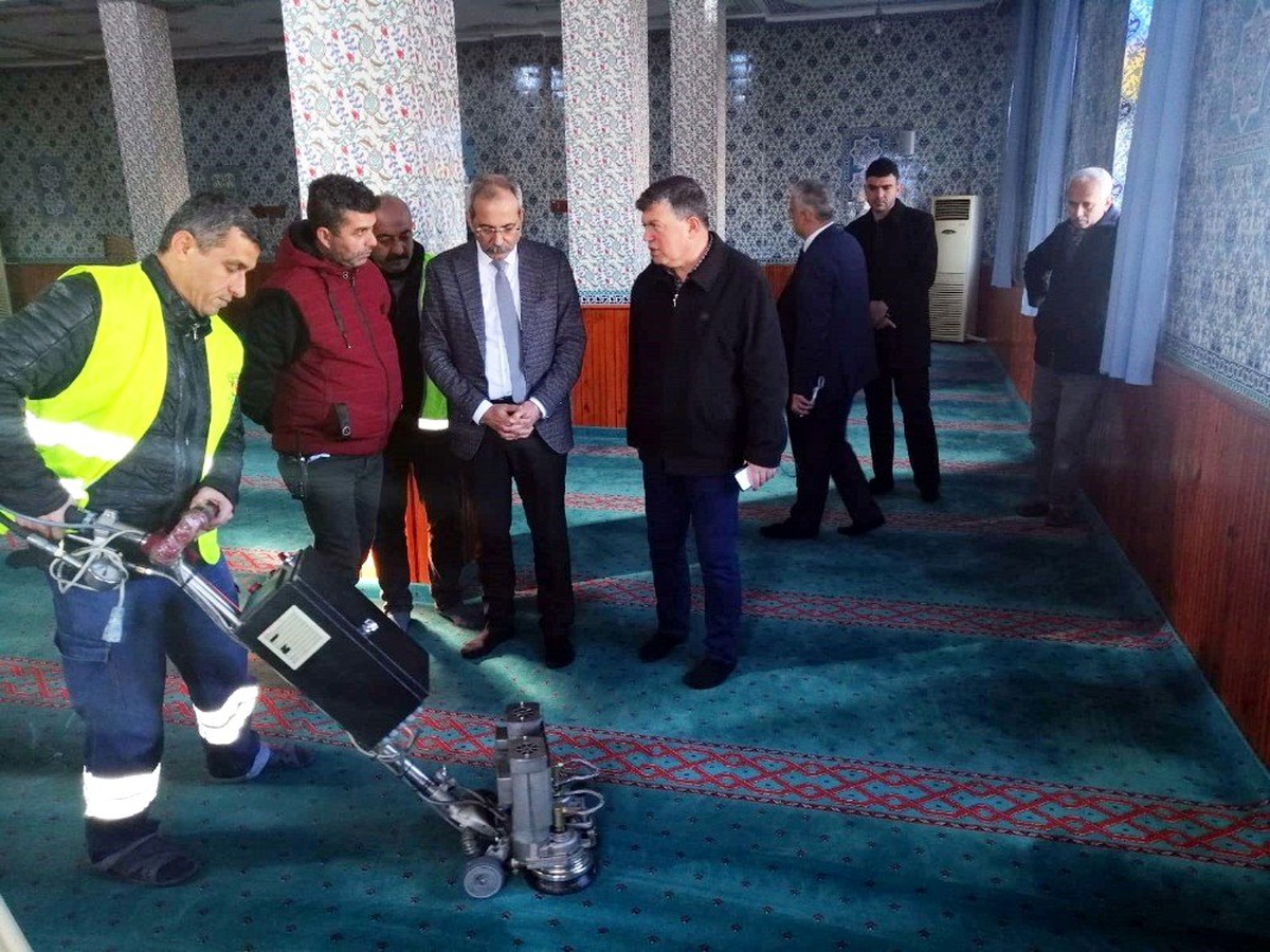 Tarsus\'ta cami ve cemevlerinde temizlik dönemi başladı