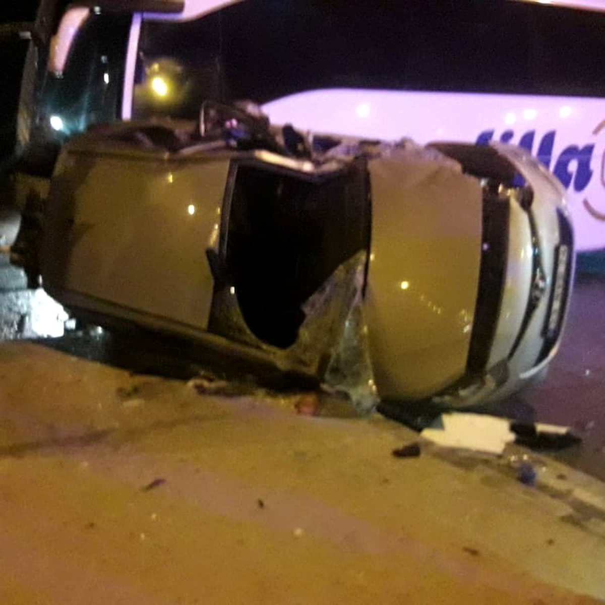 Tarsus\'ta yolcu otobüsü ile otomobil çarpıştı