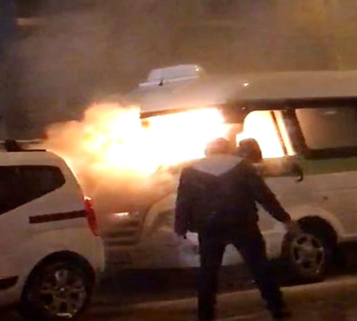 Tekirdağ\'da yolcu minibüsü alev alev yandı