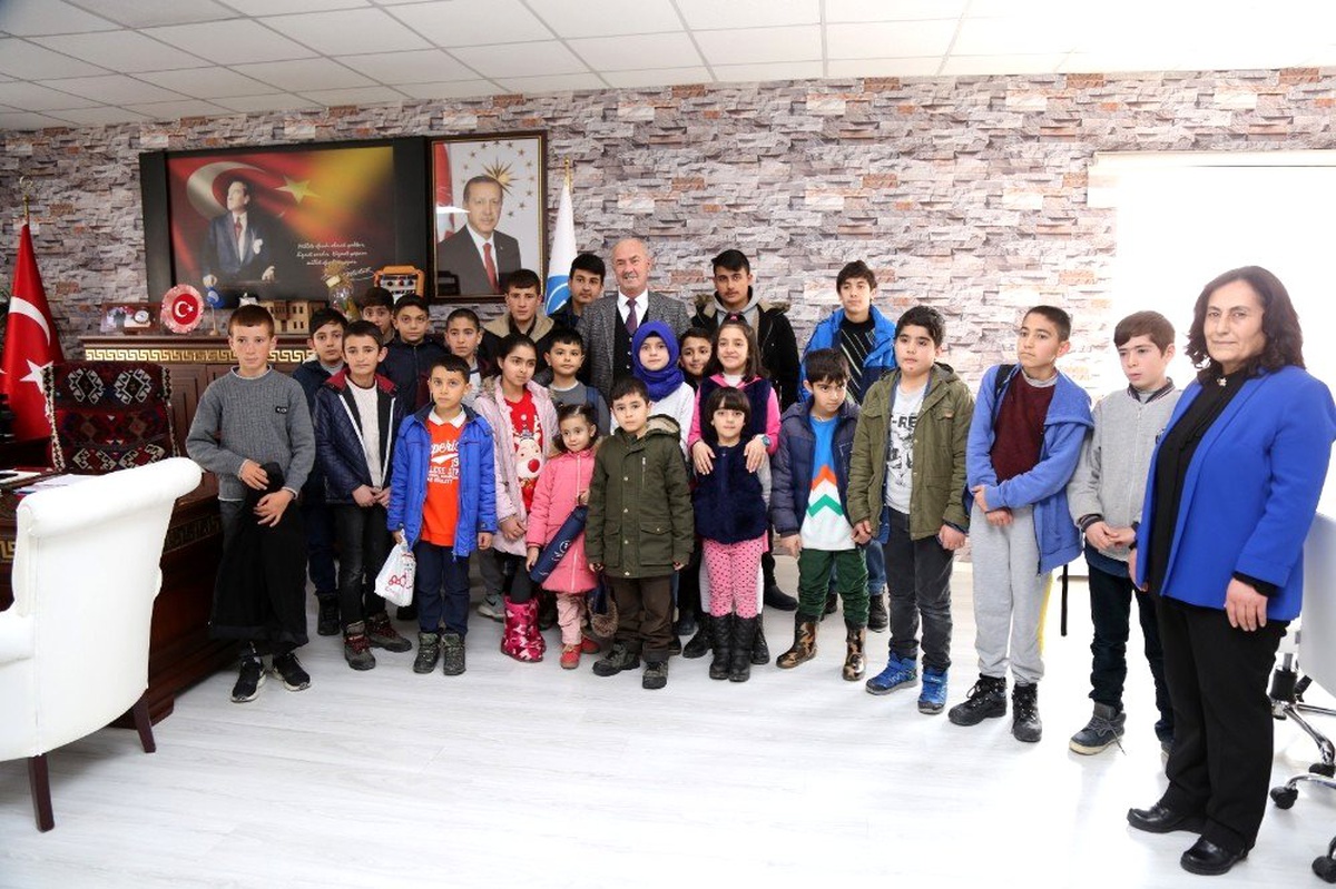 Tuşba Belediyesinden öğrencilere ücretsiz \'havuz ve sinema\' etkinliği