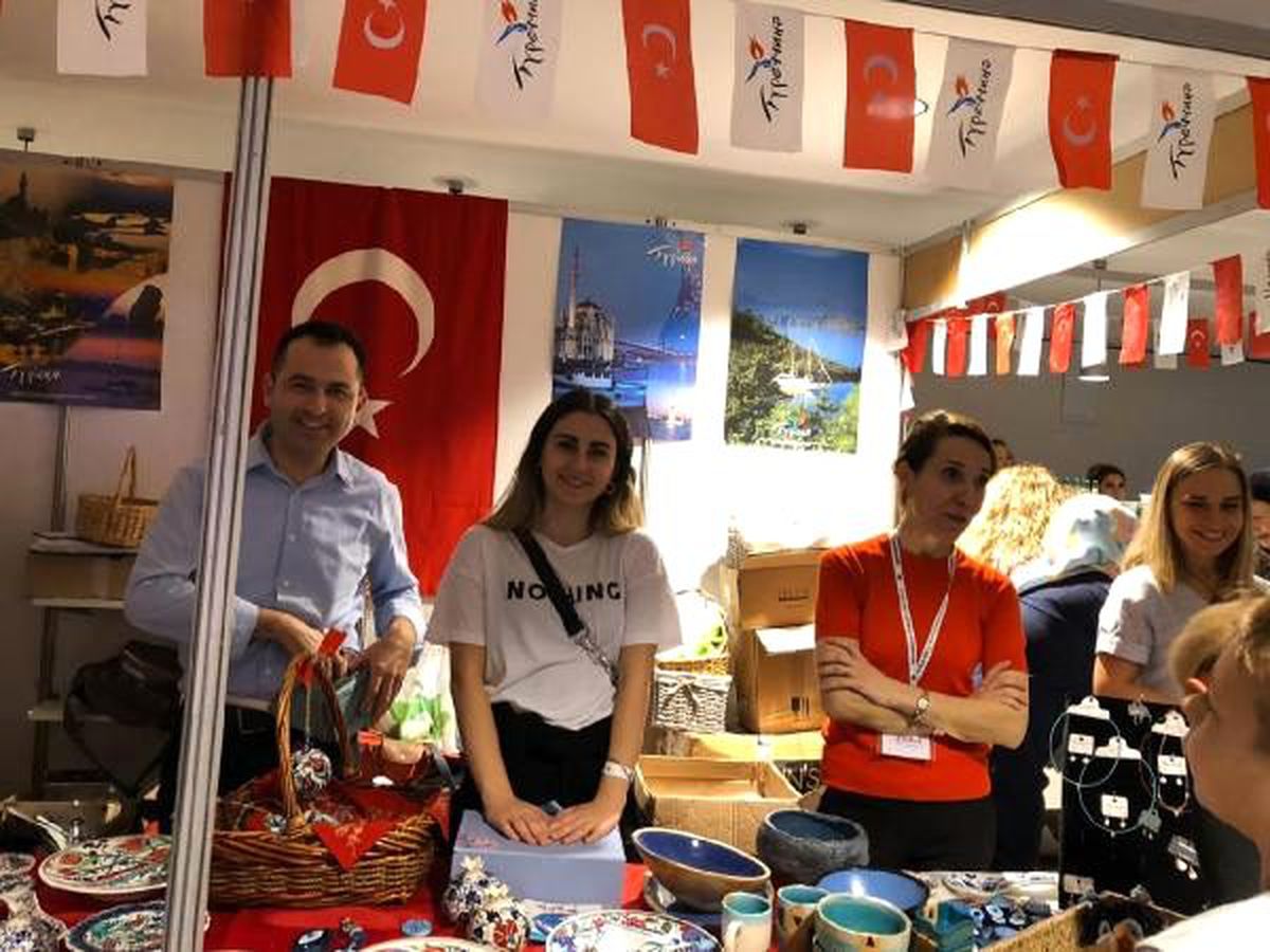 Ukrayna\'daki yardım kermesine Türkiye damga vurdu