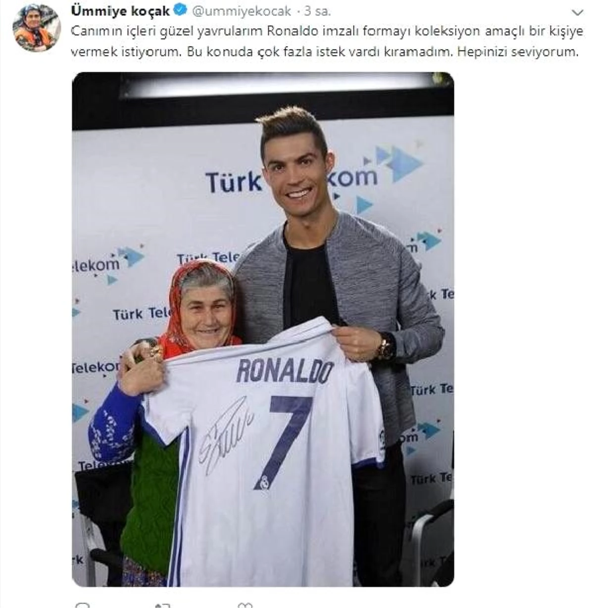 Ümmiye Koçak, Ronaldo imzalı formasını bir takipçisine hediye edecek