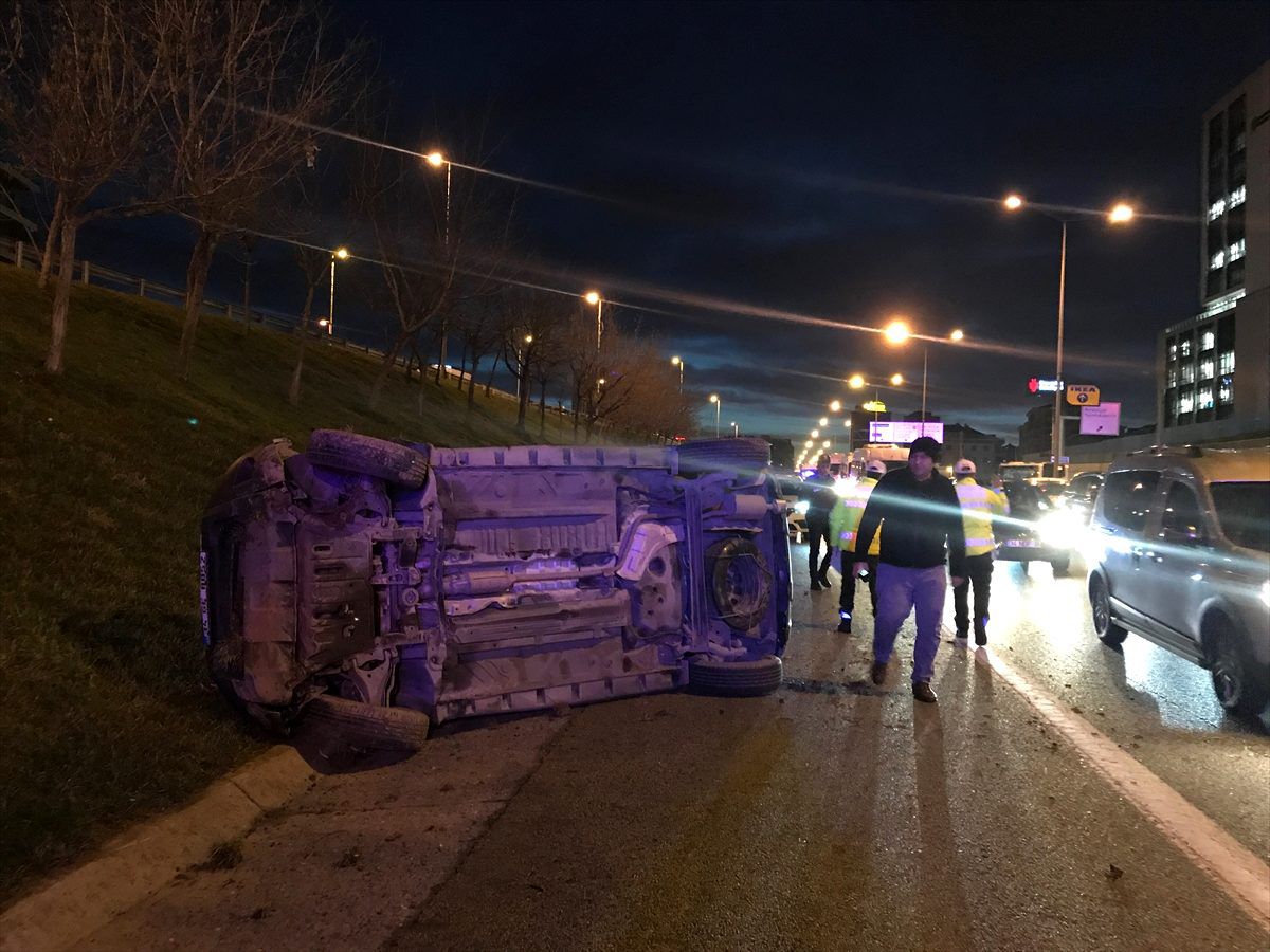 Ümraniye\'de trafik kazası: 2 yaralı